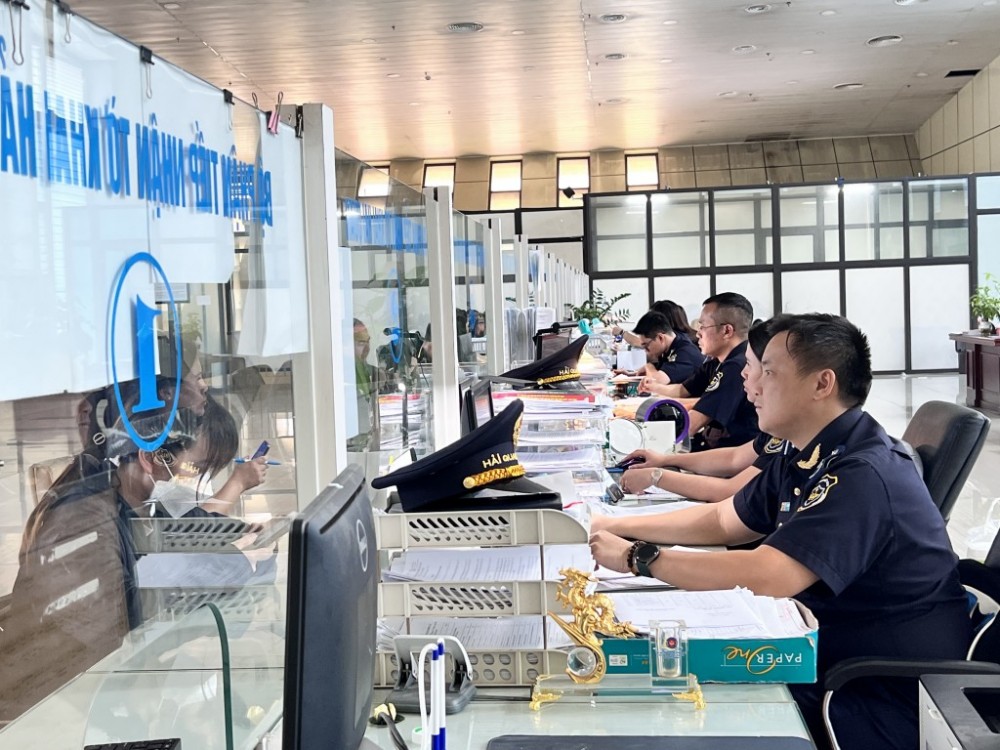 Xuất nhập khẩu đạt 24,9 tỷ USD, Hải quan tăng cường kiểm soát rủi ro tại cửa khẩu